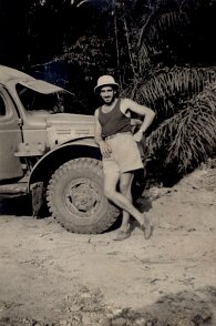 ${folderTitle} ${folderTitle} © Gérard Sicre Commentaire de Gérard Sicre - 18-01-2013 08:22:33 Je pose devant un Dodge 6x6