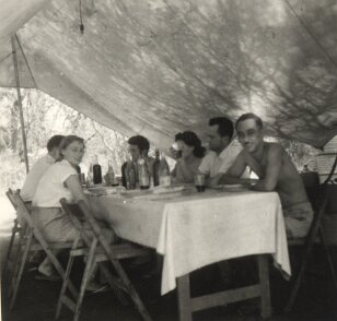 ${folderTitle} Madagascar vers 1952; Popote ${