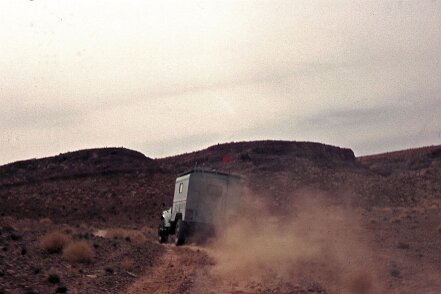 ${folderTitle} 13: Camion labo sur la piste ${