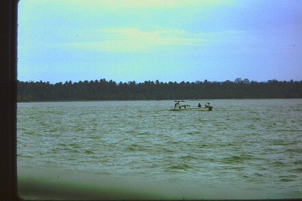 1973-Indonesie_Mahakam_PICT10061-PL Indonésie, Mahakam - Par Pierre Lauro ${fileName} © Pierre Lauro
