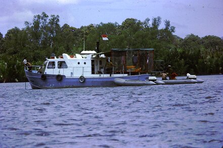 1973-Indonesie_Mahakam_PICT10086-PL Indonésie, Mahakam - Par Pierre Lauro ${fileName} © Pierre Lauro