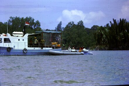 1973-Indonesie_Mahakam_PICT10087-PL Indonésie, Mahakam - Par Pierre Lauro ${fileName} © Pierre Lauro