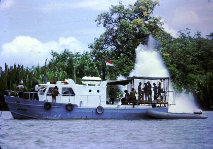 1973-Indonesie_Mahakam_PICT10088-PL Indonésie, Mahakam - Par Pierre Lauro ${fileName} © Pierre Lauro