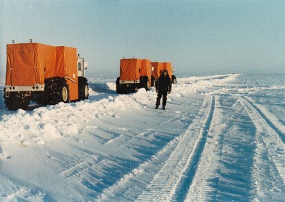 Mission Prudhoe Bay AK 404 05 13 Sur la glace en mars 1982 ${