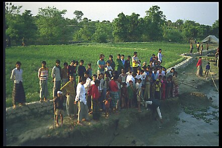 P1_IMG0070 Mission 246-45-09 Myriaséis et 338, Bangladesh 1 an en 1985 ${fileName} © Pierre-Marie GUYOT