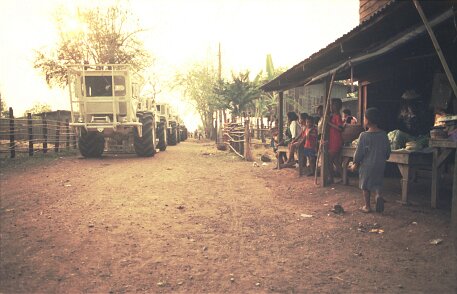 1989: Thaïlande par Gérard Gadaud 1989, 1ère mission vibro CGG en Thaïlande; ${