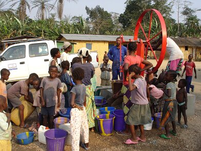 20061007_171830_Congo_Recherche_sable_bitumineux_C_BOIS_DSC01097 Après CGG, séjour au Congo (Puits d'eau ZETAH) - Recherche sable bitumineux - Christian 07/10/2006 17:18 Christian BOIS © Christian BOIS