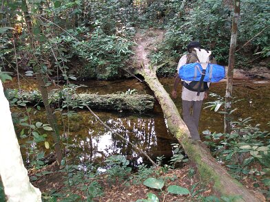 Aprés CGG, séjour au Congo ( Puits d'eau - ZETAH ) - Recherche sable bitumineux/galère - Après CGG, séjour au Congo (Puits d'eau ZETAH) - Recherche sable bitumineux - Galère 27/09/2006 17:08 Christian BOIS © Christian BOIS