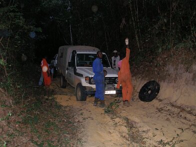 Aprés CGG, séjour au Congo ( Puits d'eau - ZETAH ) - Recherche sable bitumineux/galère - Après CGG, séjour au Congo (Puits d'eau ZETAH) - Recherche sable bitumineux - Galère 27/09/2006 17:08 Christian BOIS © Christian BOIS