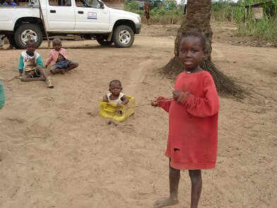 DSC01089 Après CGG, séjour au Congo (Puits d'eau ZETAH) - Recherche sable bitumineux - Locaux 21/05/2005 16:23 Christian BOIS © Christian BOIS