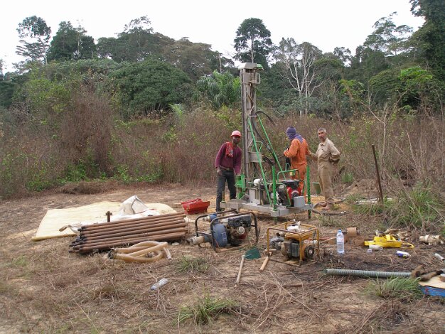 Aprés CGG, séjour au Congo ( Puits d'eau - ZETAH ) - Recherche sable bitumineux, nous