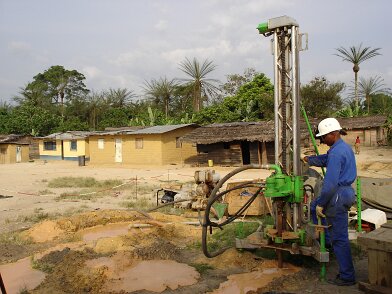2006: Aprés CGG, séjour au Congo ( Puits d'eau - ZETAH ) - M'BOUBISSI - 19/01/2006 17:38 Christian BOIS © Christian BOIS
