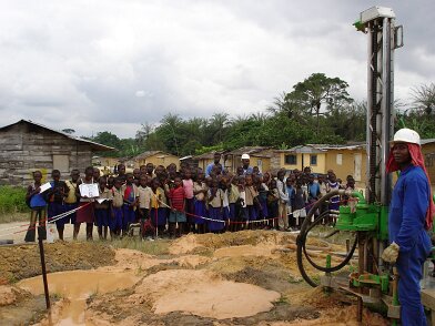 2006: Aprés CGG, séjour au Congo ( Puits d'eau - ZETAH ) - M'BOUBISSI - 20/01/2006 13:25 Christian BOIS © Christian BOIS