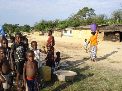 2006: Aprés CGG, séjour au Congo ( Puits d'eau - ZETAH ) - M'BOUBISSI - 22/01/2006 18:00 Christian BOIS © Christian BOIS